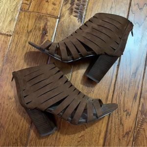Carlos by Carlos Santana | Chocolate Brown faux suede Booties | Sz 8.5
